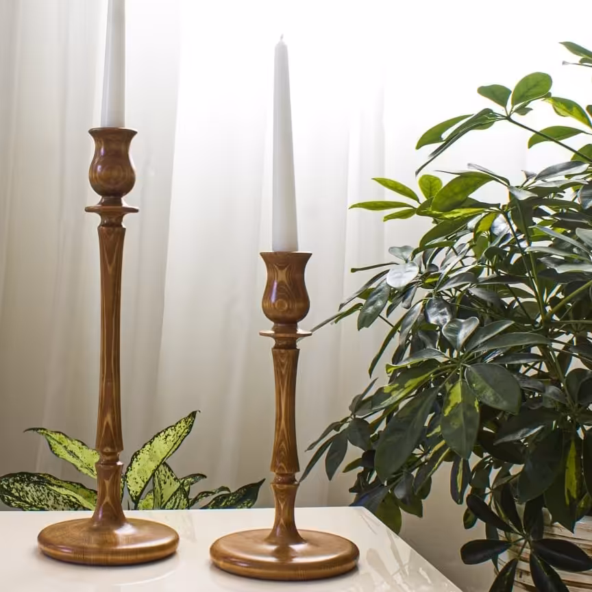 ست جاشمعی رومیزی چوبی، چوب روسی، رنگ قهوه ای و عسلی، ارتفاع 25 و 35 سانتیمتر