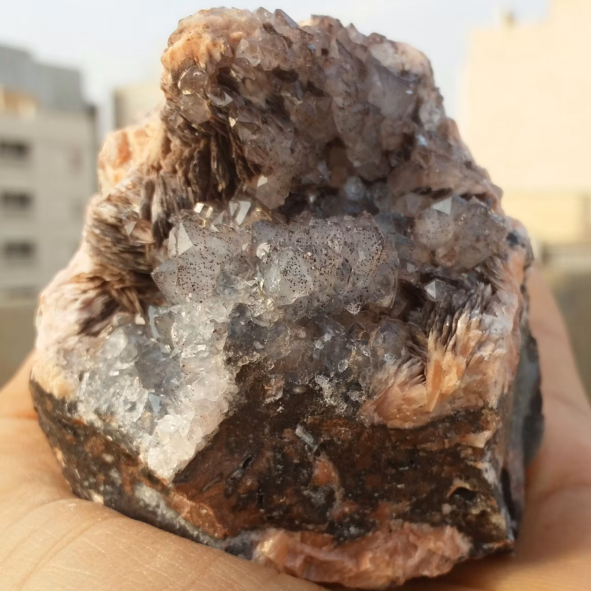 نمونه فوق کلکسیونی غولپیکر  همرشدی باریت آنالیسم کلسیت درون بستر سنگ 100 در 100 طبیعی شاهکار خلقت خارق العاده دیدنییی
