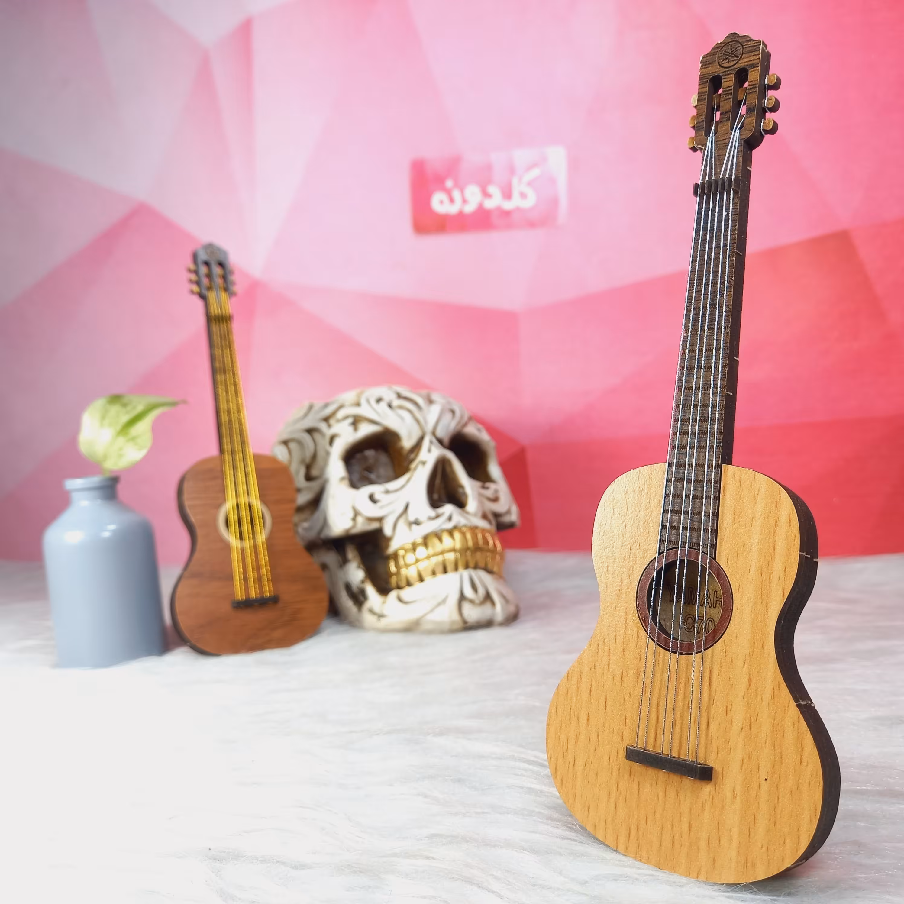 ماکت ساز گیتار دکوری پایه دار  متوسط -ماکت گیتار-ساز دکوری-ماکت ساز-ماکت گلدونه