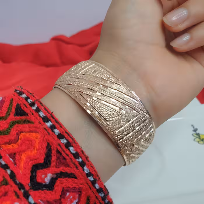 تک پوش طلاروس اصل ایرانی دارای ضمانت کیفیت و پرداخت و تراشکاری بسیار بالا و تمیز فقط سایز 3 موجود