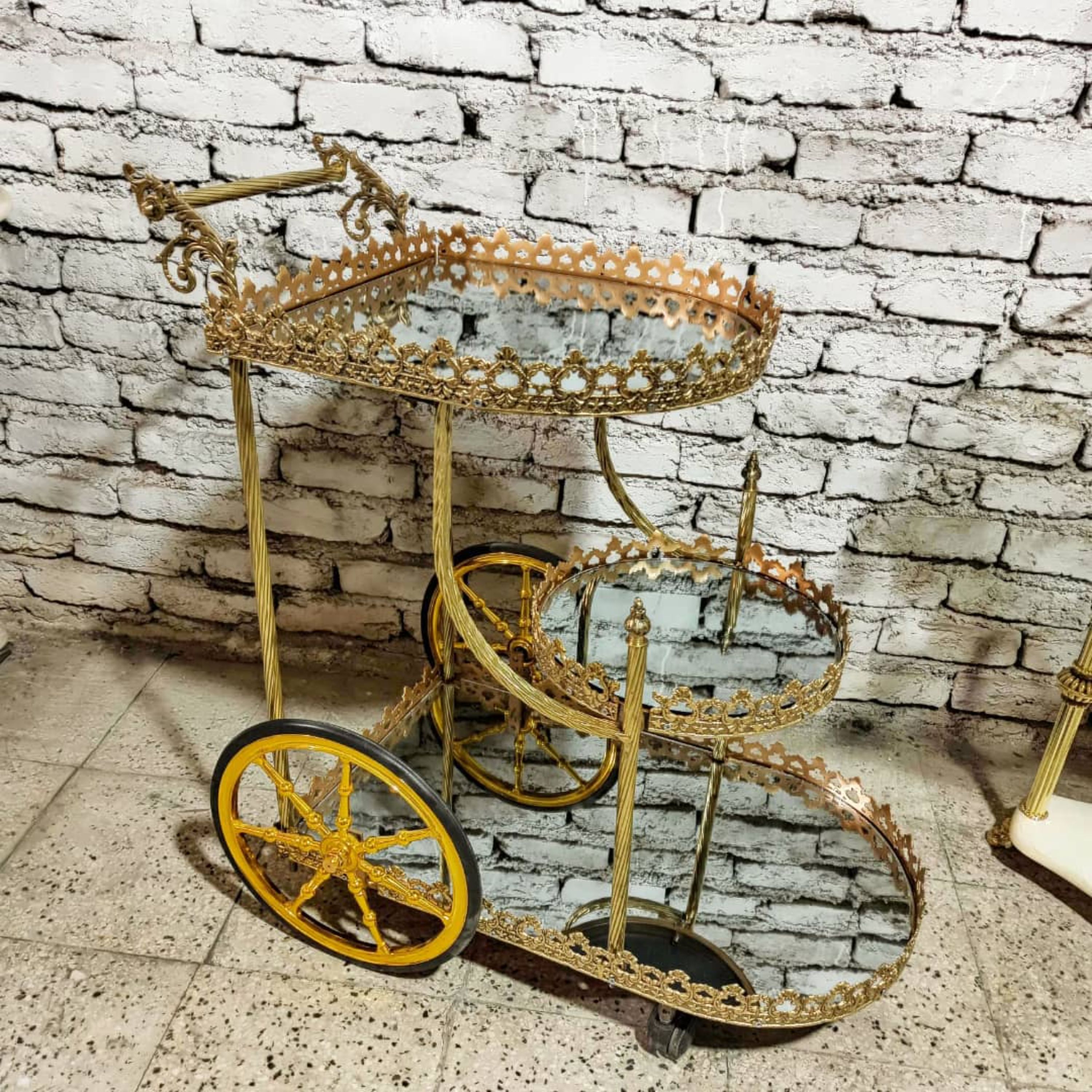 میز پذیرایی چرخدار کنار سالنی برنزی(میز بار برنزی )
