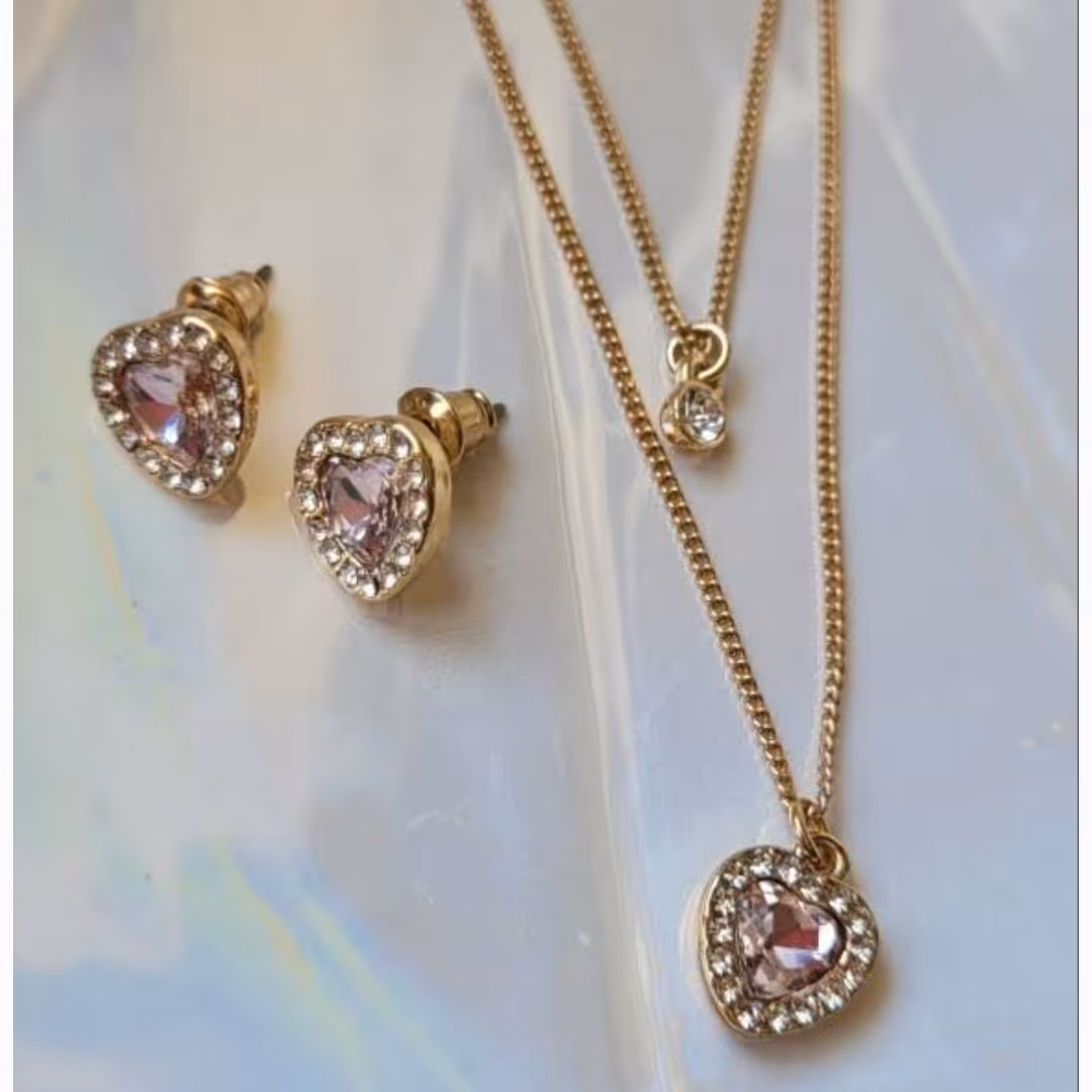 نیم ست گردنبندوگوشواره زیباوشیک طرح قلب