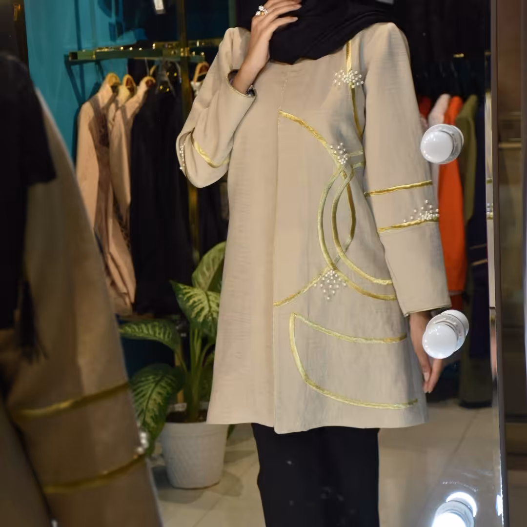 مانتومزونی بابهترین جنس وکارمجلسی همراه باگلدوزی ومروادید های سنگی زیبا