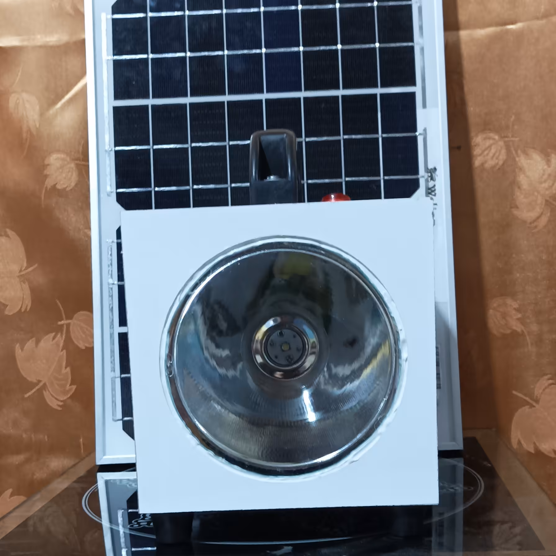 پکیج خورشیدی قدرتمند مجهز به چراغ دستی پر نور مناسب برای عشایر زنبور داران کوهنوردان و غیره