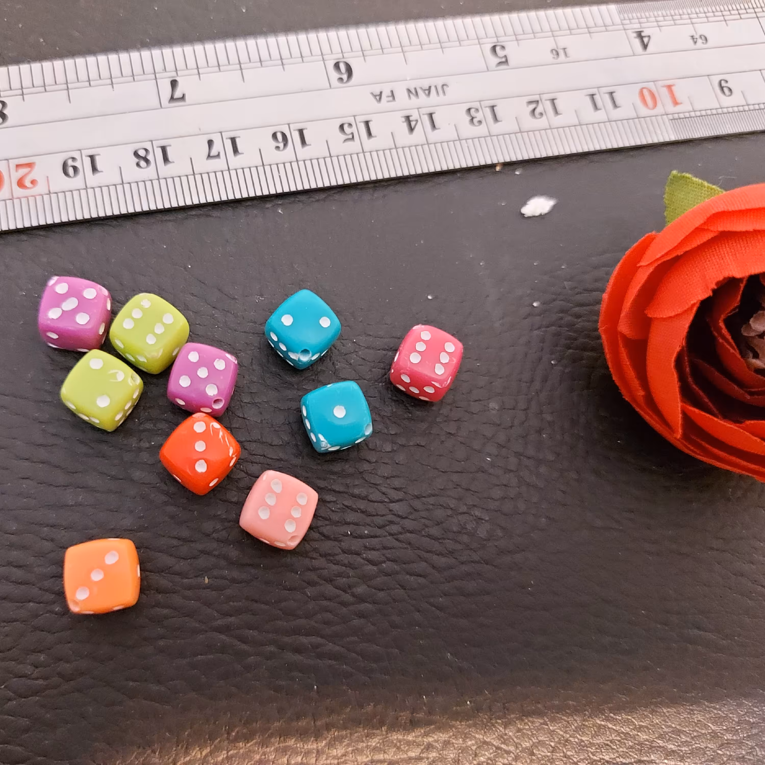 مهره تاس رنگی بسته 10 عددی 