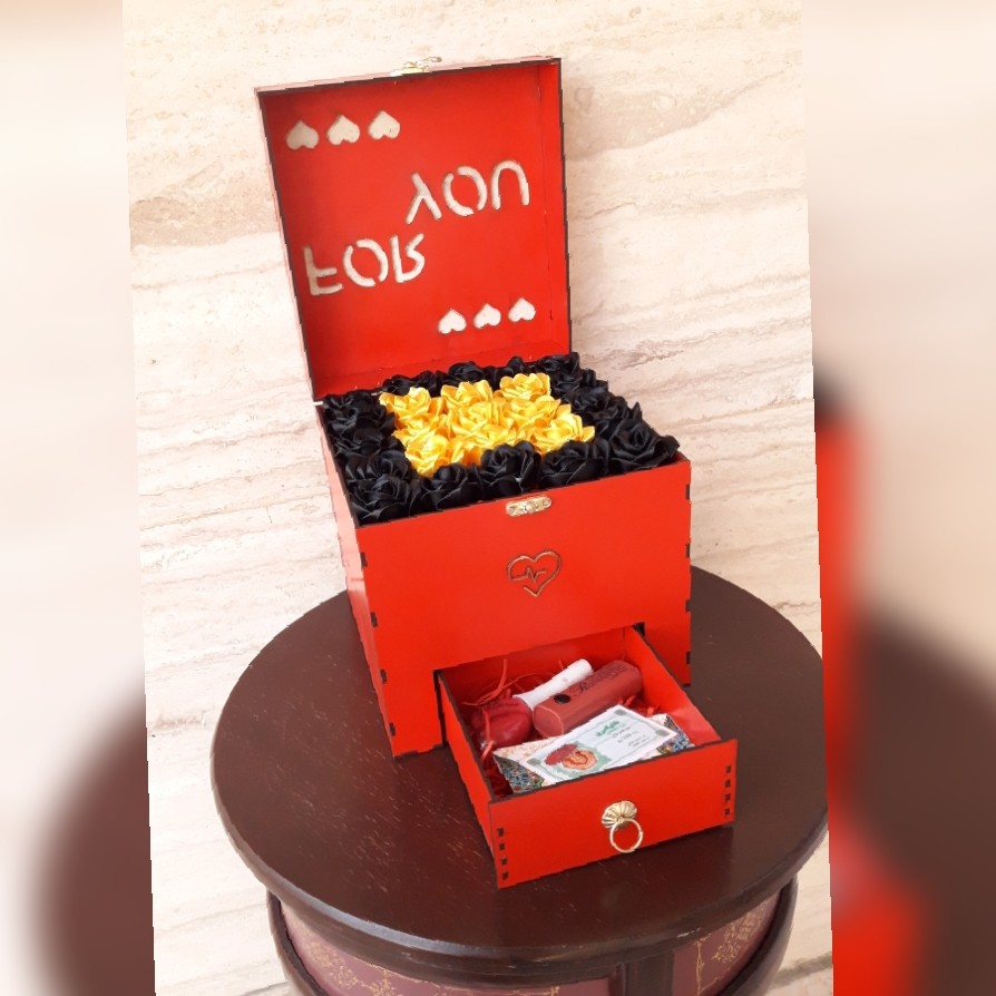 باکس گل هدیه مکعبی سوپرایز درب دار قفل وسایل داخل باکس فروشی نیست
