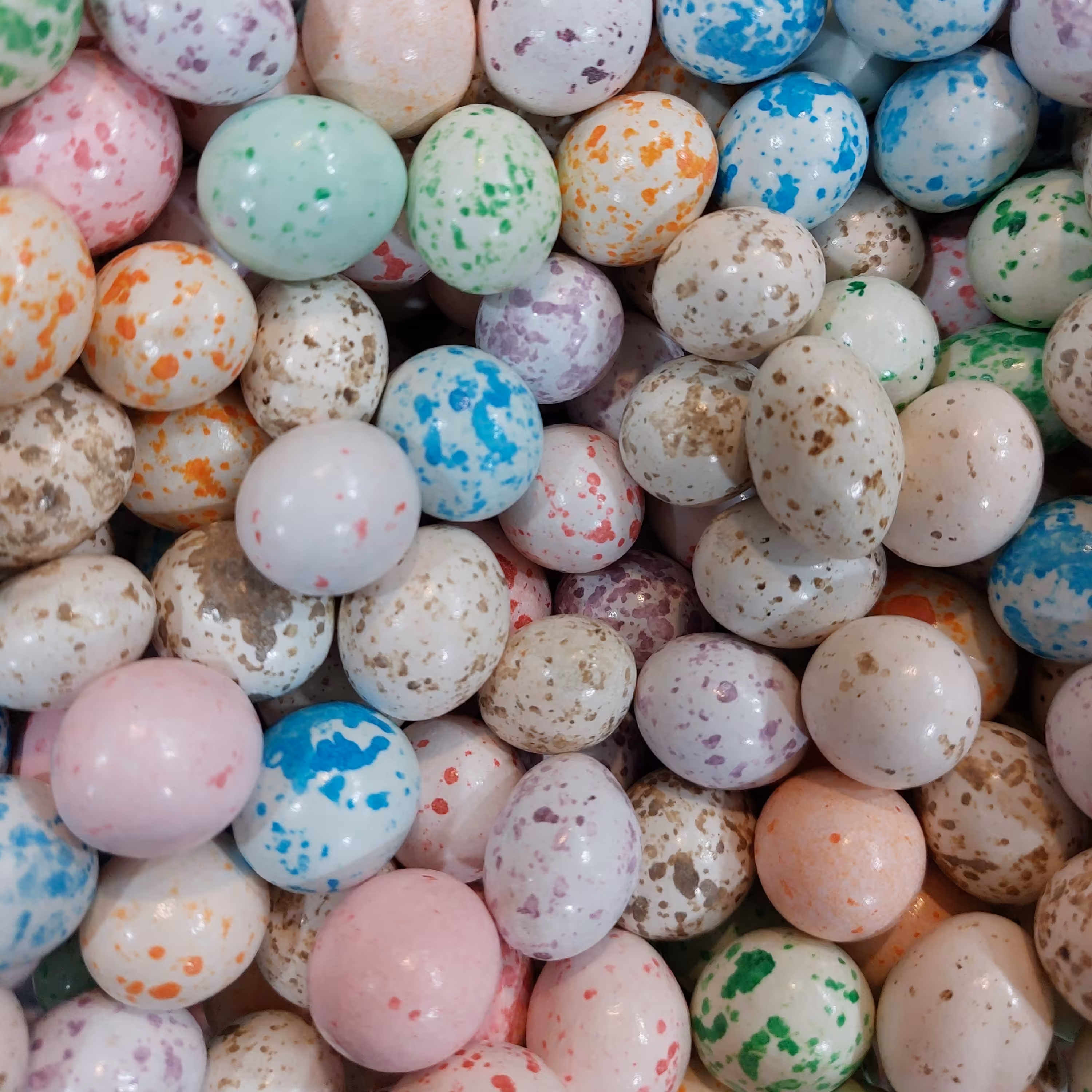 دراژه شکلات بلدرچینی  200 گرمی آجیل و خشکبار شفیعی 