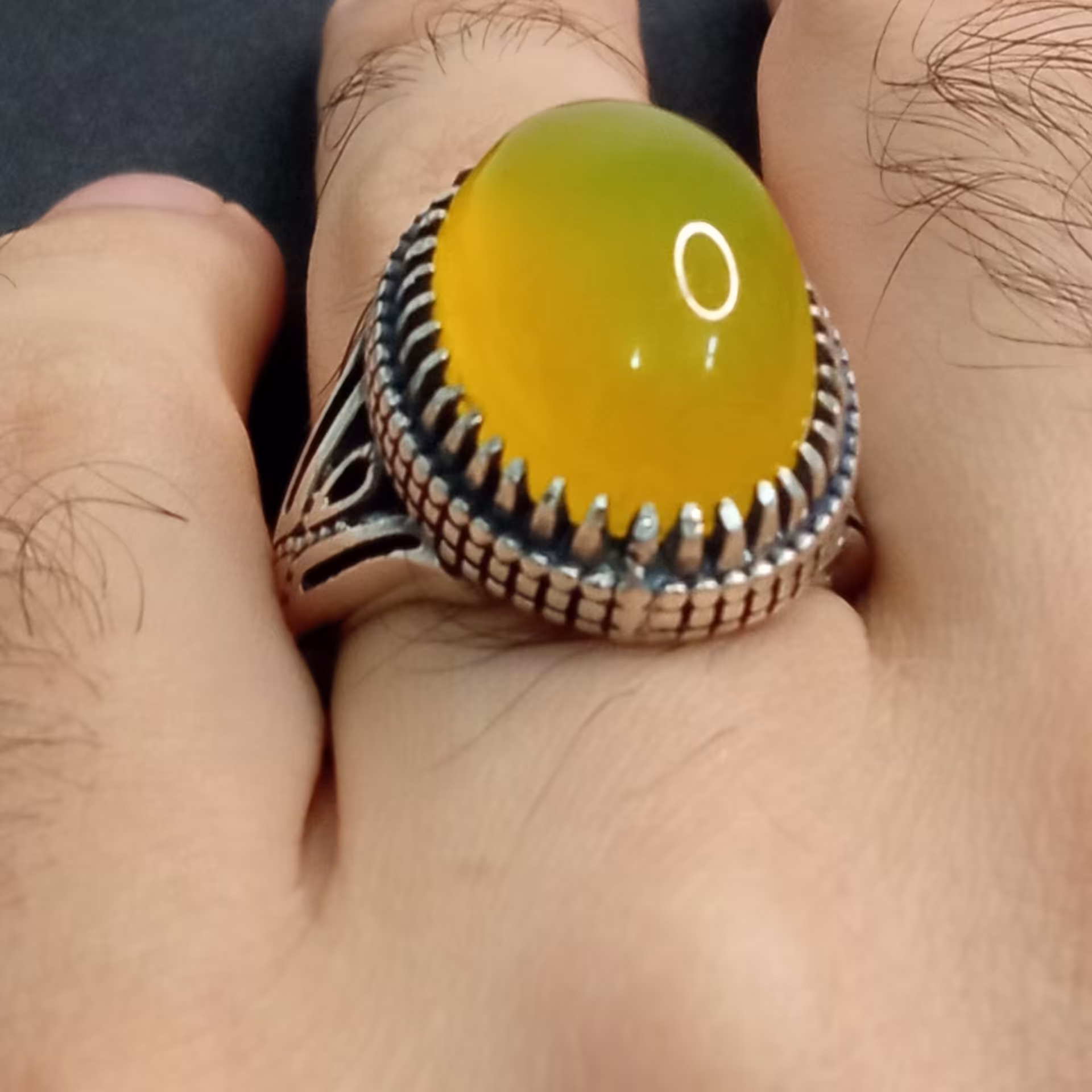 انگشتر عقیق زرد رنگ شده زیبا رکاب نقره سایز رکاب قابل تغییر 