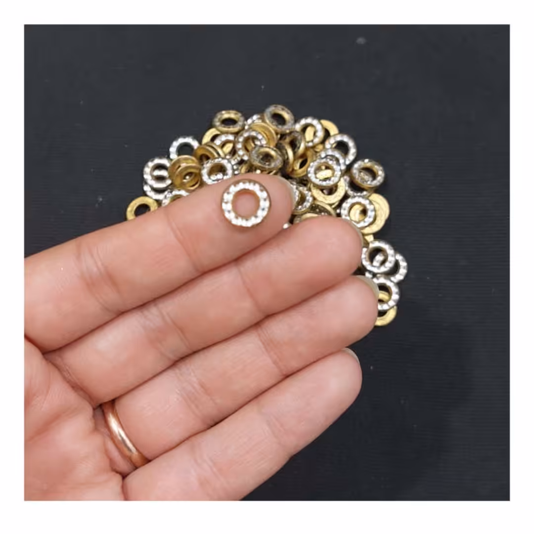 نگین حرارتی  ( 50 عددی)مدل رینگ ( اتویی) رنگ طلایی مناسب برای تزیین انواع لباس  شال و کوسن