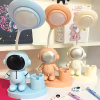 چراغ مطالعه و جاقلمی و تراش فانتزی طرح فضانورد کیفیت بی نظیر قیمت عالی