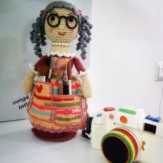 عروسک آرایشگر 