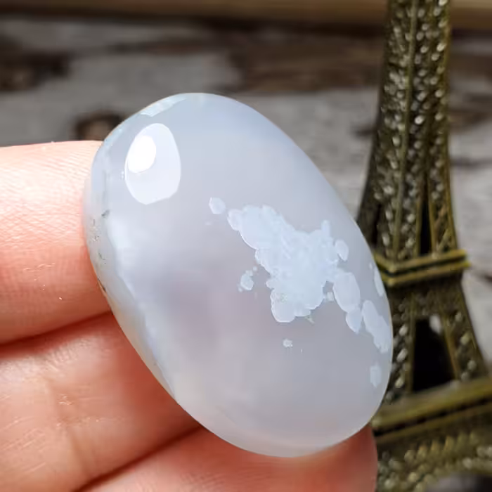 نگین درشت کلکسیونی فوق العاده زیبای سنگ عقیق صد درصد طبیعی اصل خراسانی
کد  25501
