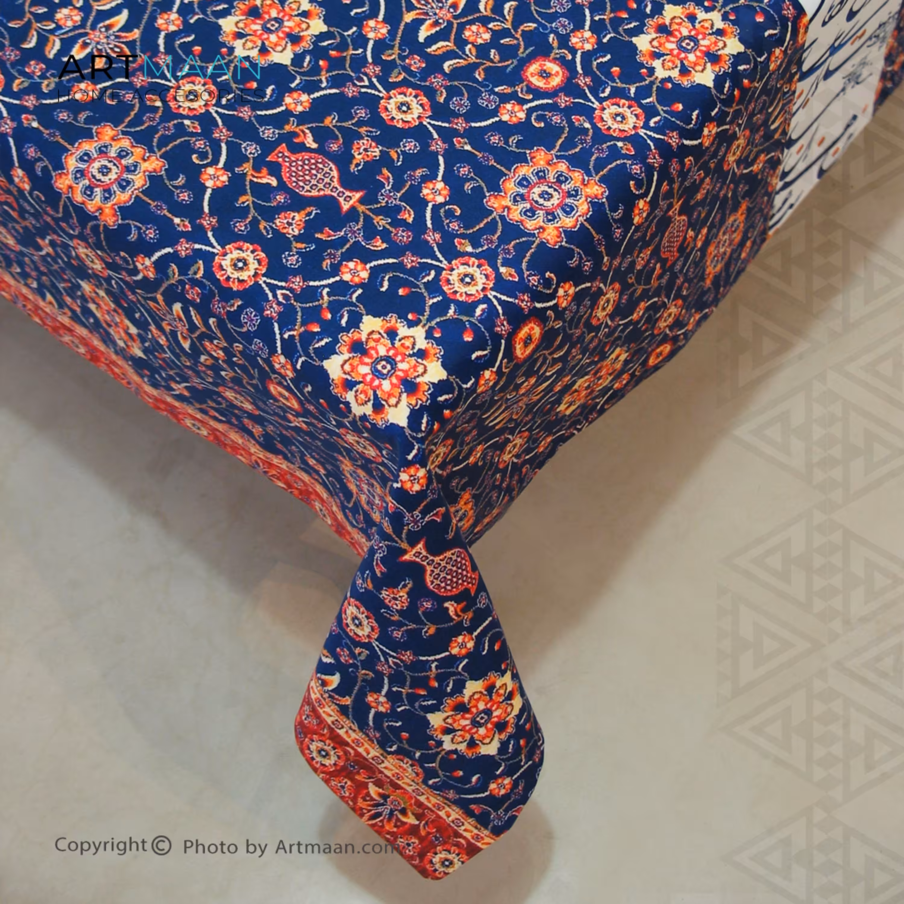 رومیزی مخمل  100x100 طرح فرشخط سورمه ایی با خط آرت مان