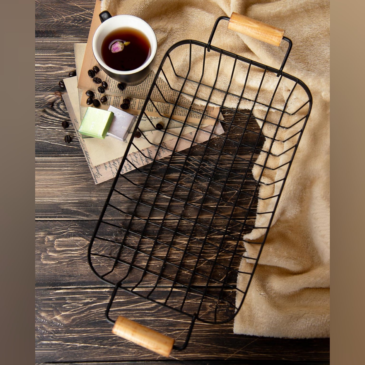 سبد فلزی مستطیل دسته چوبی