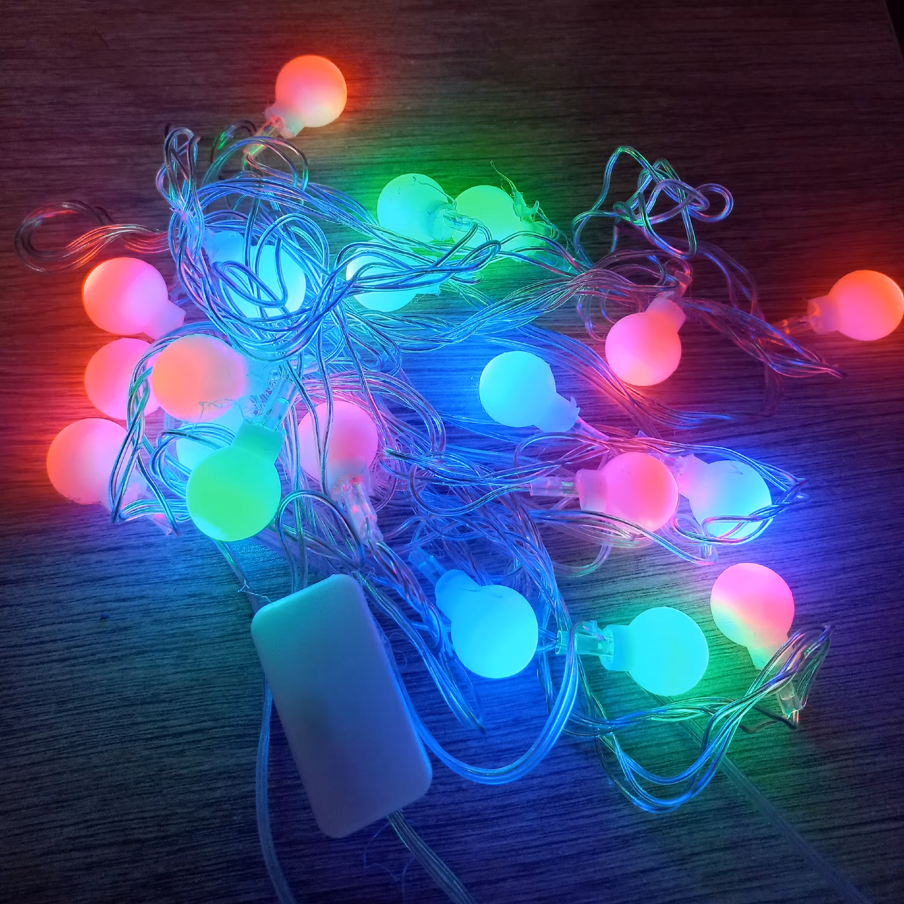 ریسه های ال ای دی  هفت رنگ سه متری  دوشاخه دارهدیه ای مناسب برای  عزیزانتان