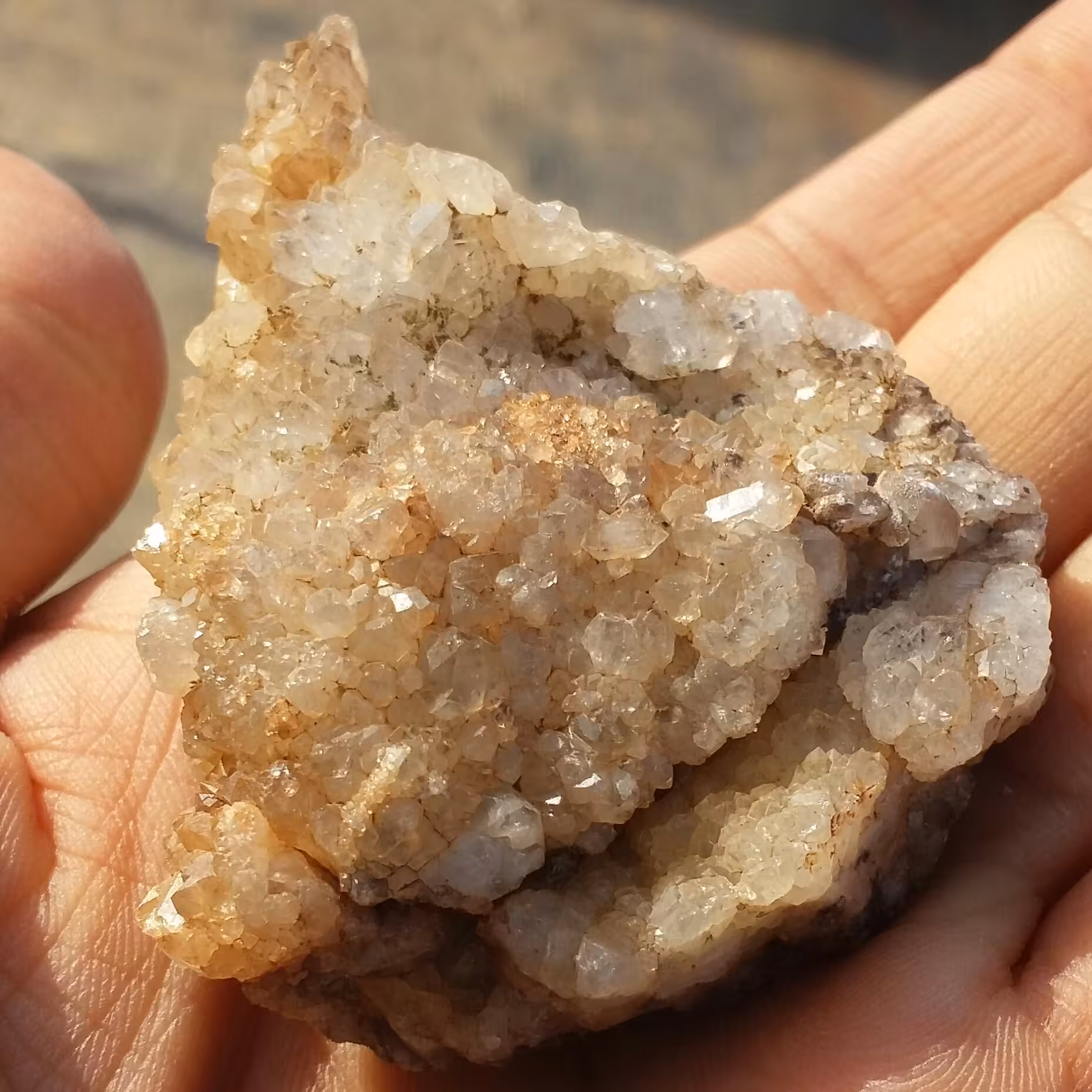 نمونه فوق کلکسیونی کلسیت پر بلور روی بستر محشر بسیااااار زیبا 100 در 100 طبیعی خارق العاده و تک
کد 8373