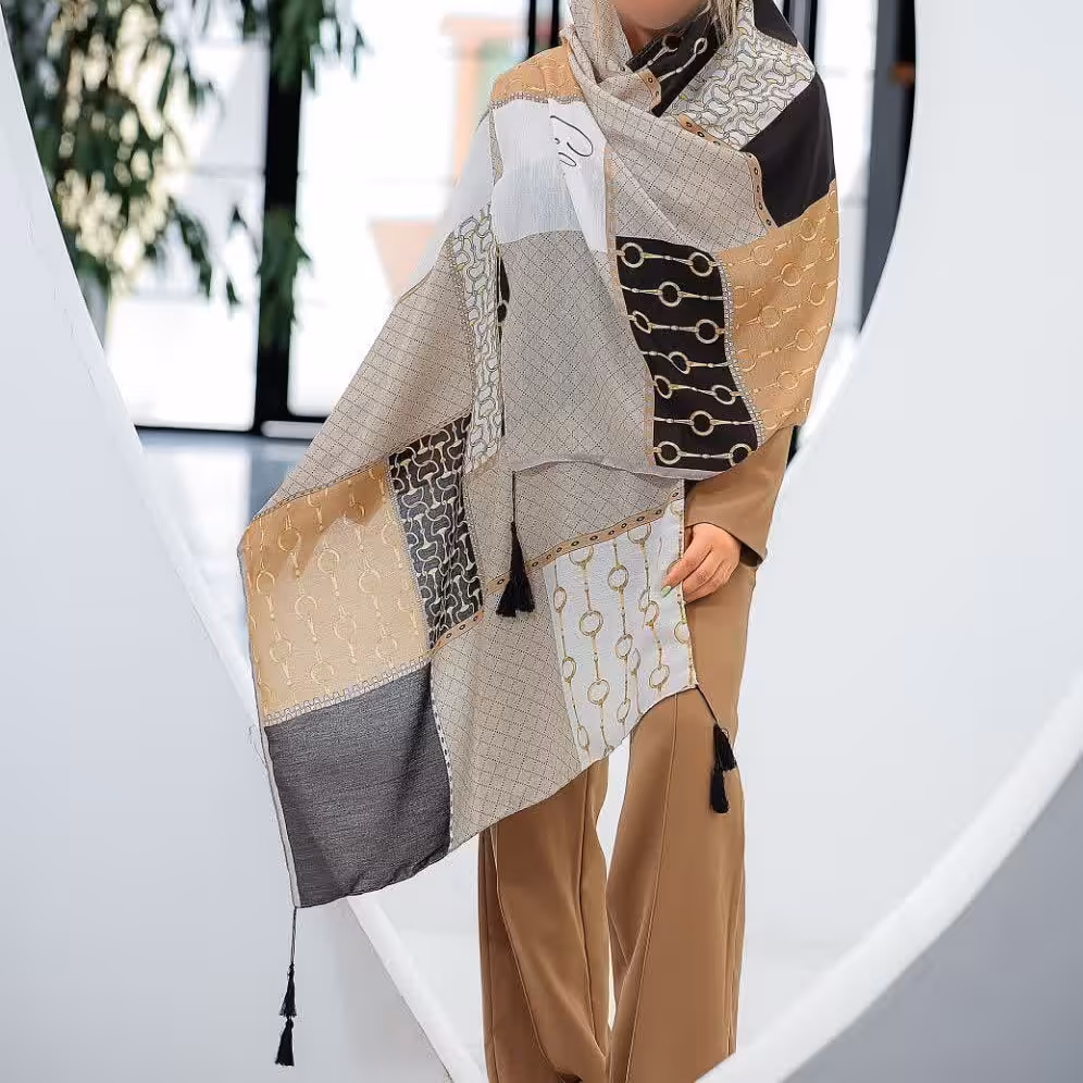 شال نخی منگوله دار  طرح زنجیری مشکی-سفید-طلایی-کرم