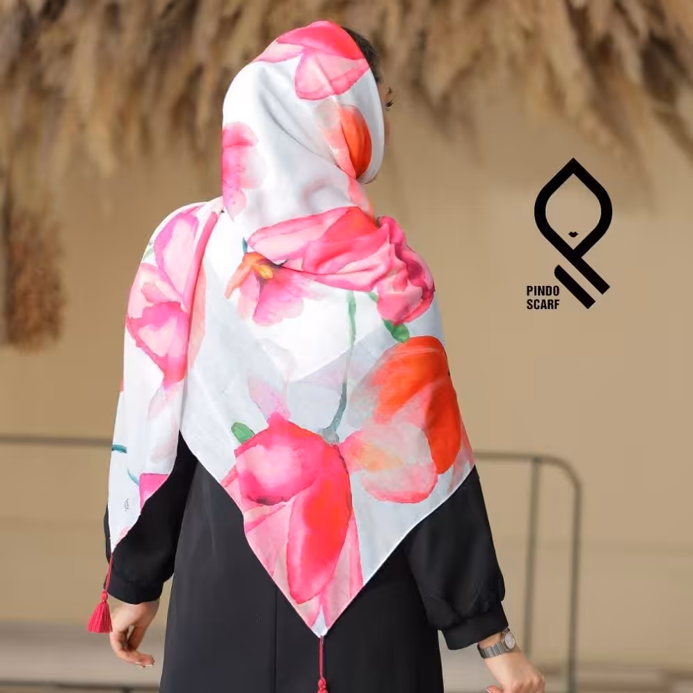 روسری نخی اسپان چاپی  زمینه سفید گل قرمز برند  ارکیده قواره 140سانتیمتر

