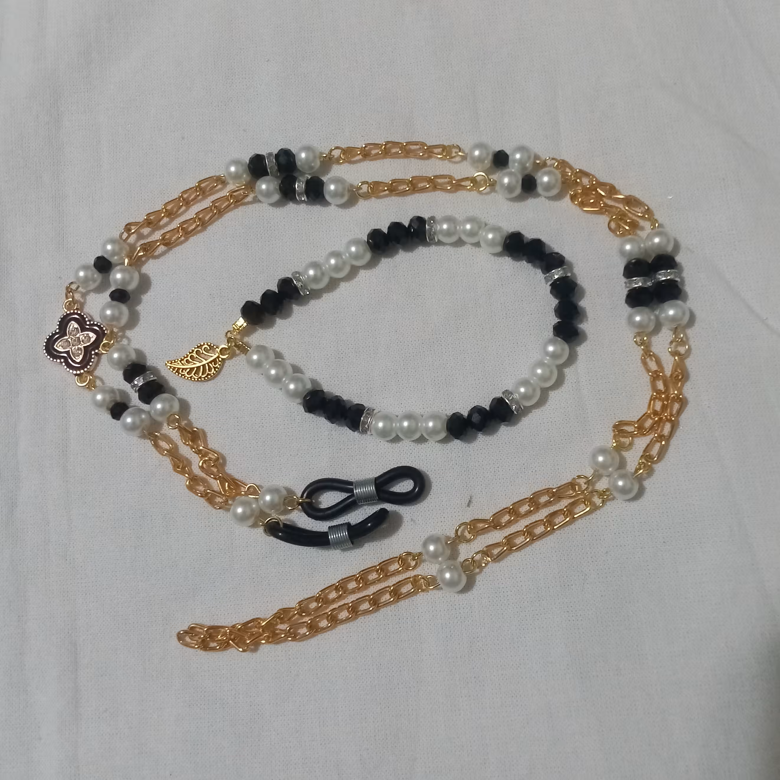 ست بند عینک و دستبند مدل کریستال و مروارید  سیاه و سفید 