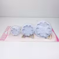 کاتر فشاری طرح گلبرگ قلبی (پک سه عددی) در 3 سایز مختلف