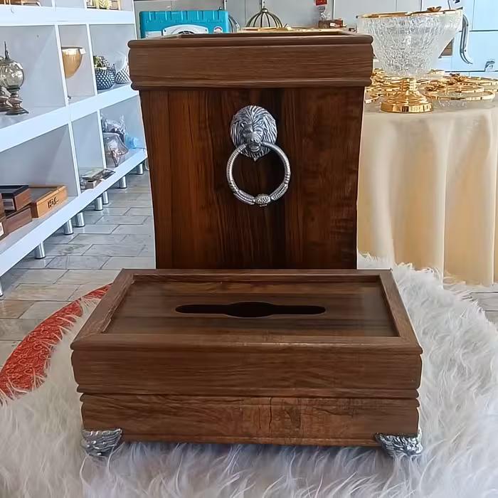 سطل و جادستمال کاغذی  سطل درب دار میباشد جنس چوبی