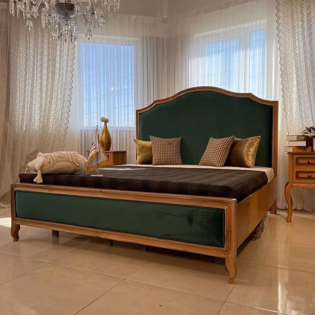 سرویس خواب عروس و تخت خواب دونفره کلاسیک مدل کویین با روکش چوب و پایه های چوب راش (پس کرایه)