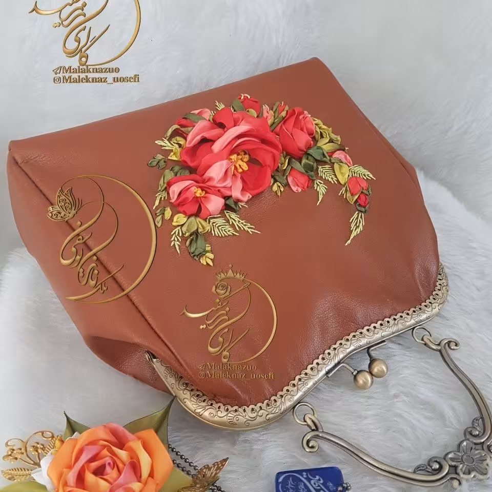 کیف چرم طبیعی دست دوز روباندوزی شده