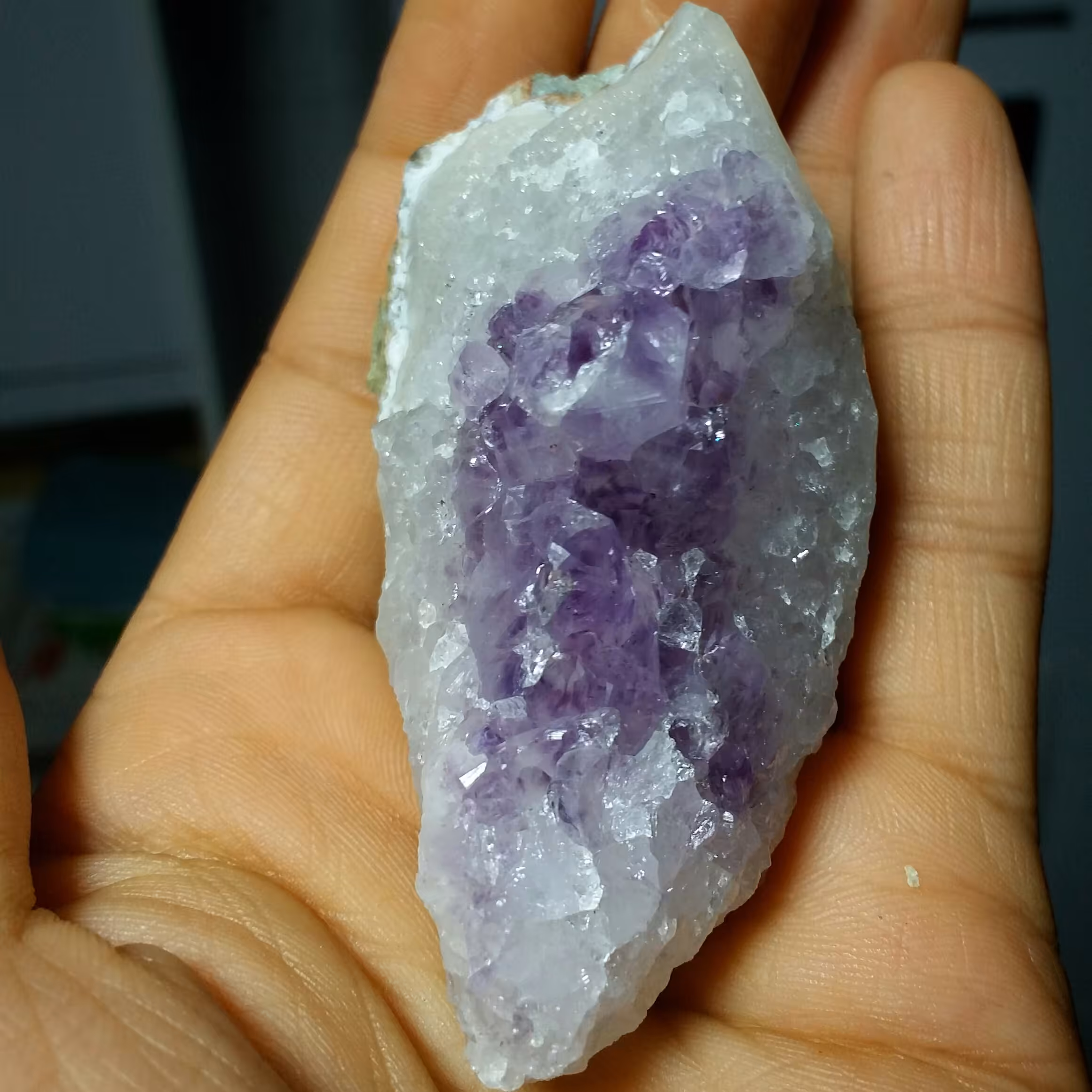 سنگ راف وارداتی آمیتیس اروگوئه بلور درشت بسیاااار پر رنگ خارق العاده بسیار زیبا دیدنی کاملا طبیعی شاهکار خلقت کد 8430