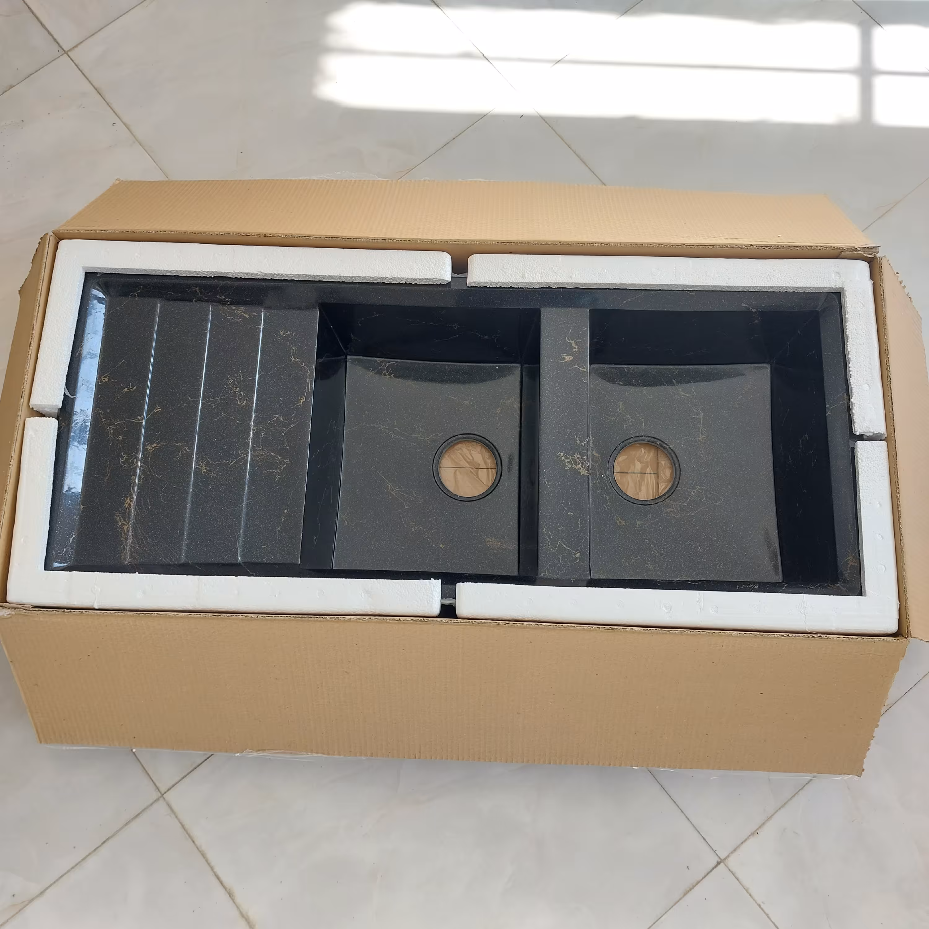 سینک گرانیتی مشکی رگه سفید با سیفون (پس کرایه)