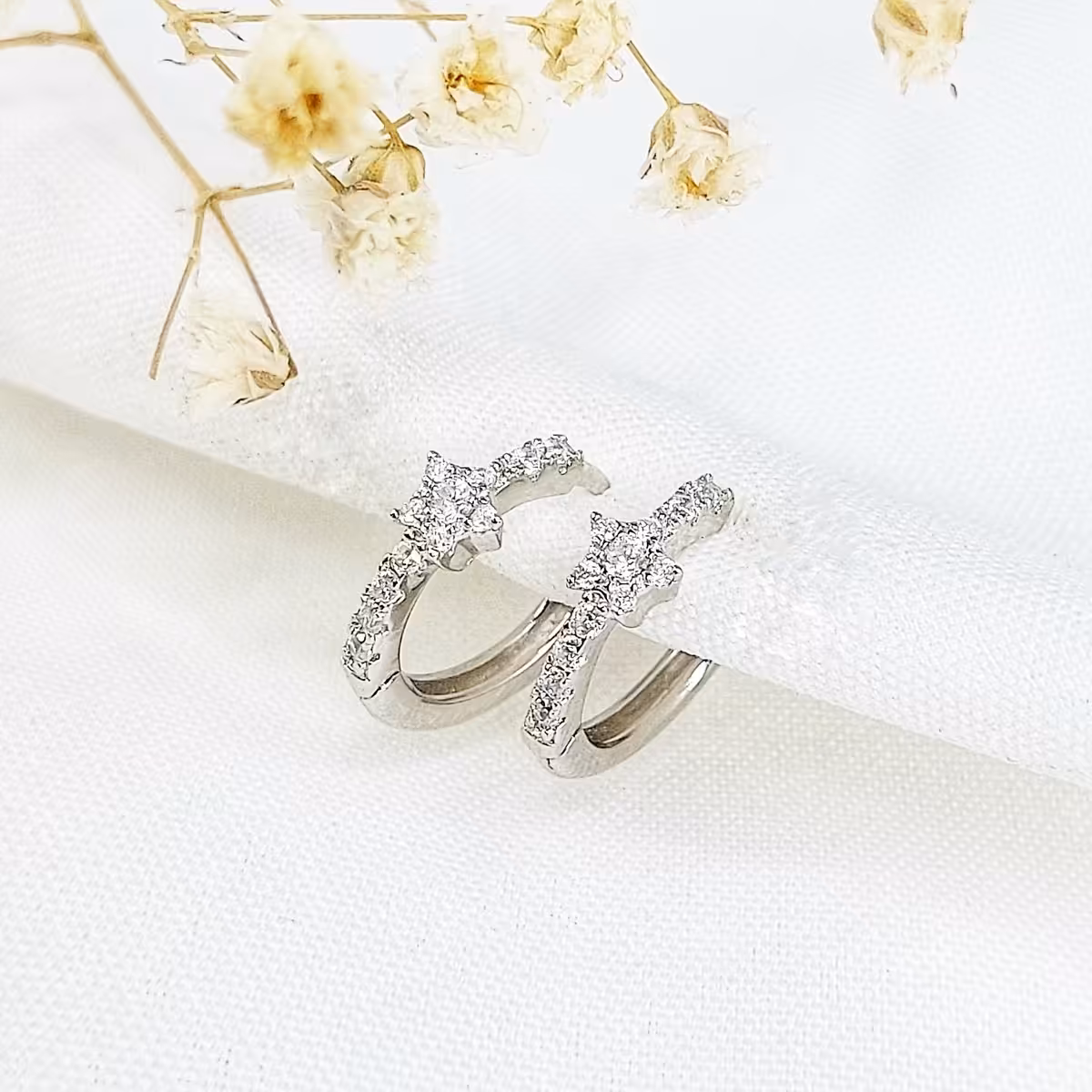 گوشواره حلقه ایی نقره ستاره دار کد 10659