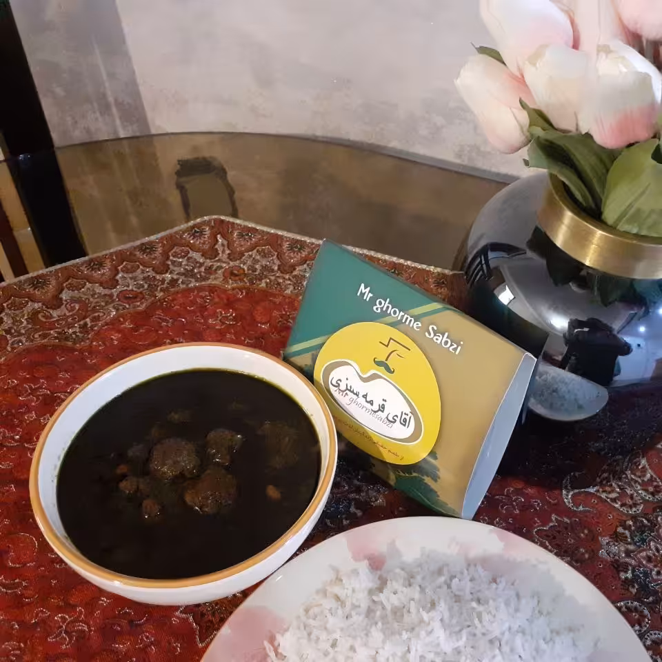 سبزی قورمه سبزی سرخ شده آقای قورمه سبزی دربسته بندیهای شش نفره 