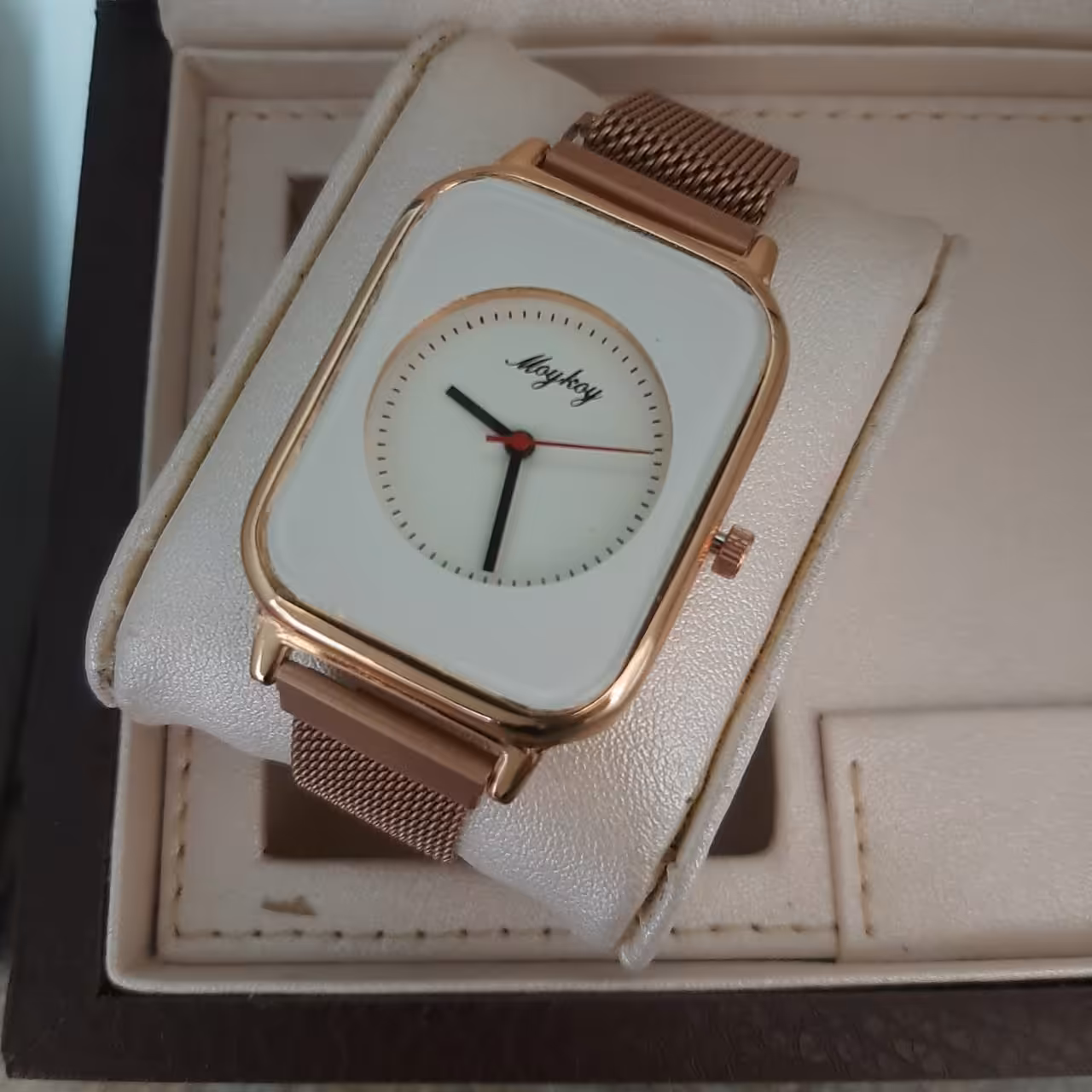 ساعت مچی طرح اپل بند مگنتی حصیری