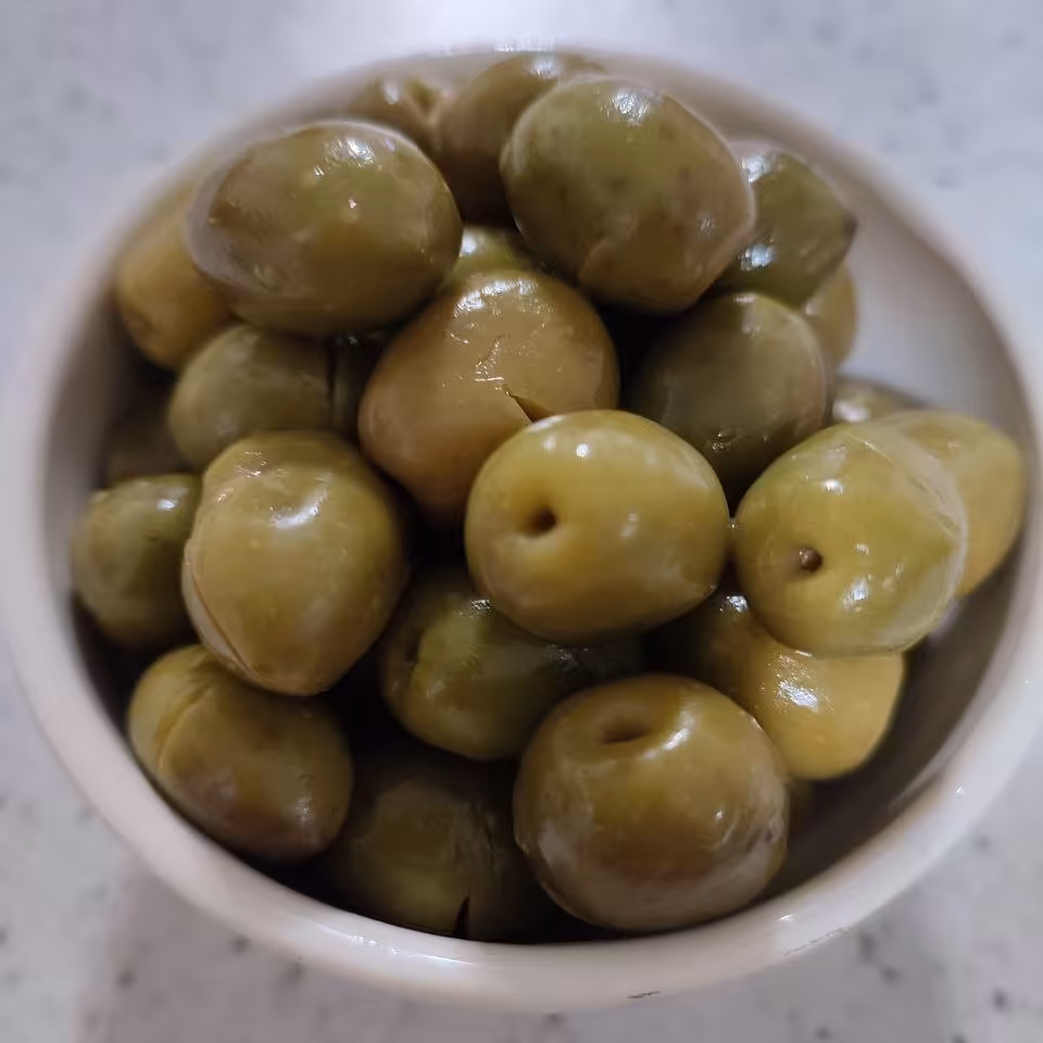 زیتون شکسته رودبار ، سایز درشت، ترد و تازه و چرب