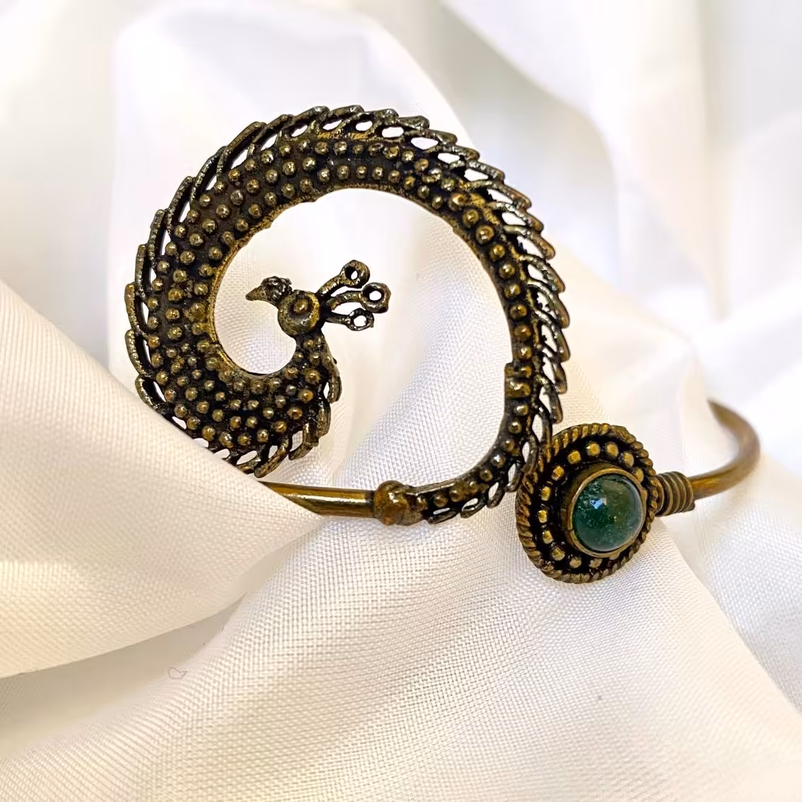 دستبند طاووس دستساز  با سنگ جید از جنس برنج با ارسال رایگان