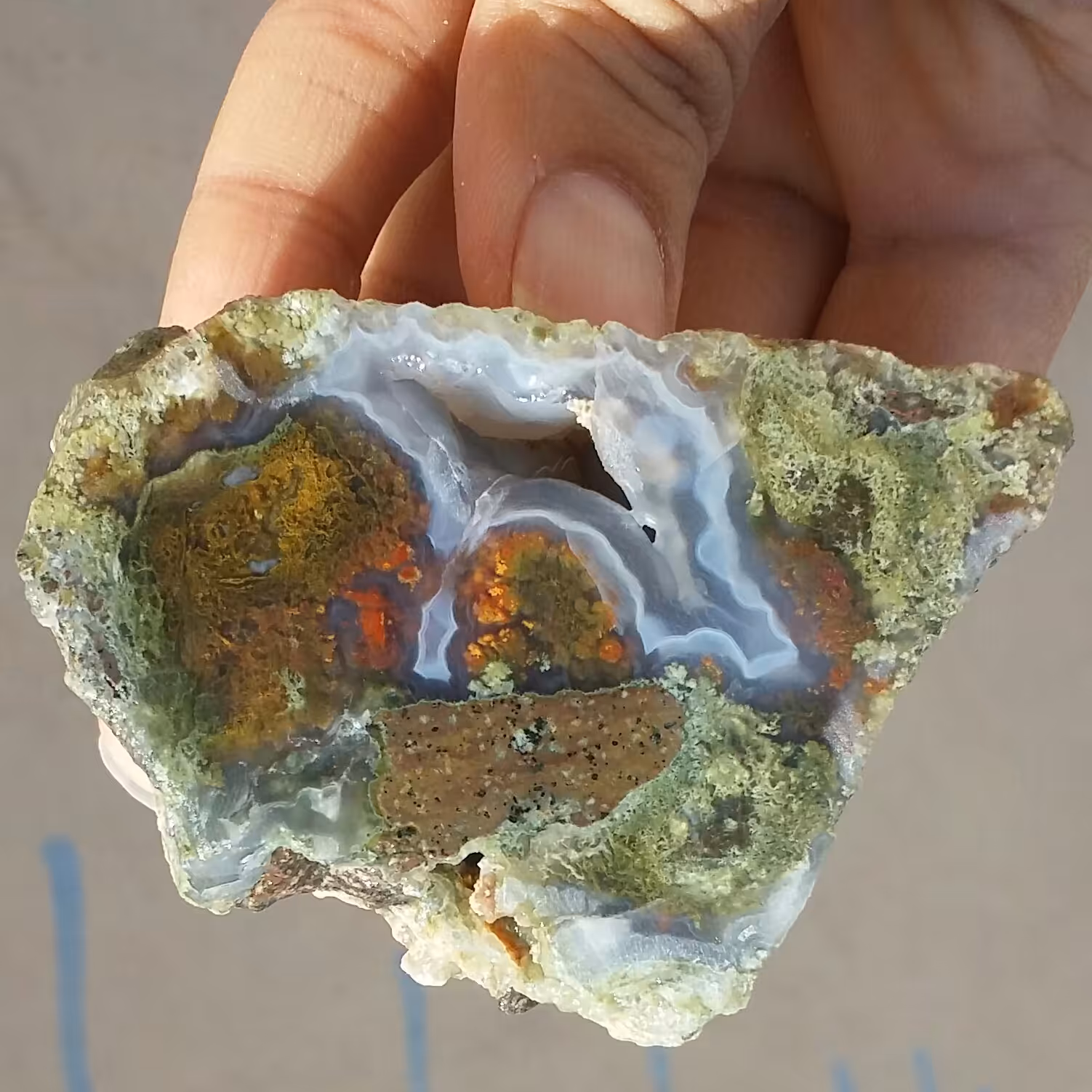 اسلایس سنگ راف عقیق منظره 7 رنگ درشت
 صد در صد طبیعی شاهکار خلقت
تابلو نقاشی طبیعی
با قابلیت ساخت چند نگین محشر
کد10523