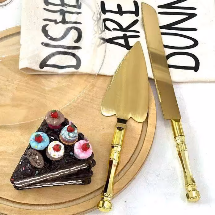 کارد و کفگیر کیک طلایی