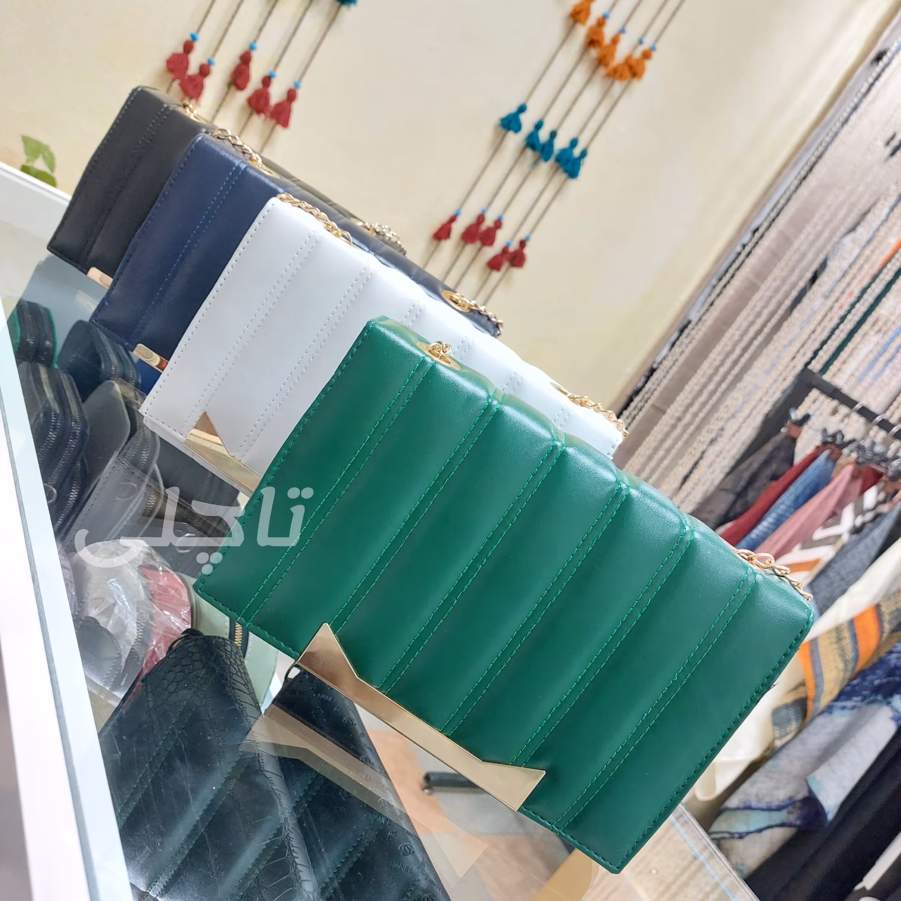 کیف مجلسی کد K127 دوشی خاص با بند زنجیری  طلایی 