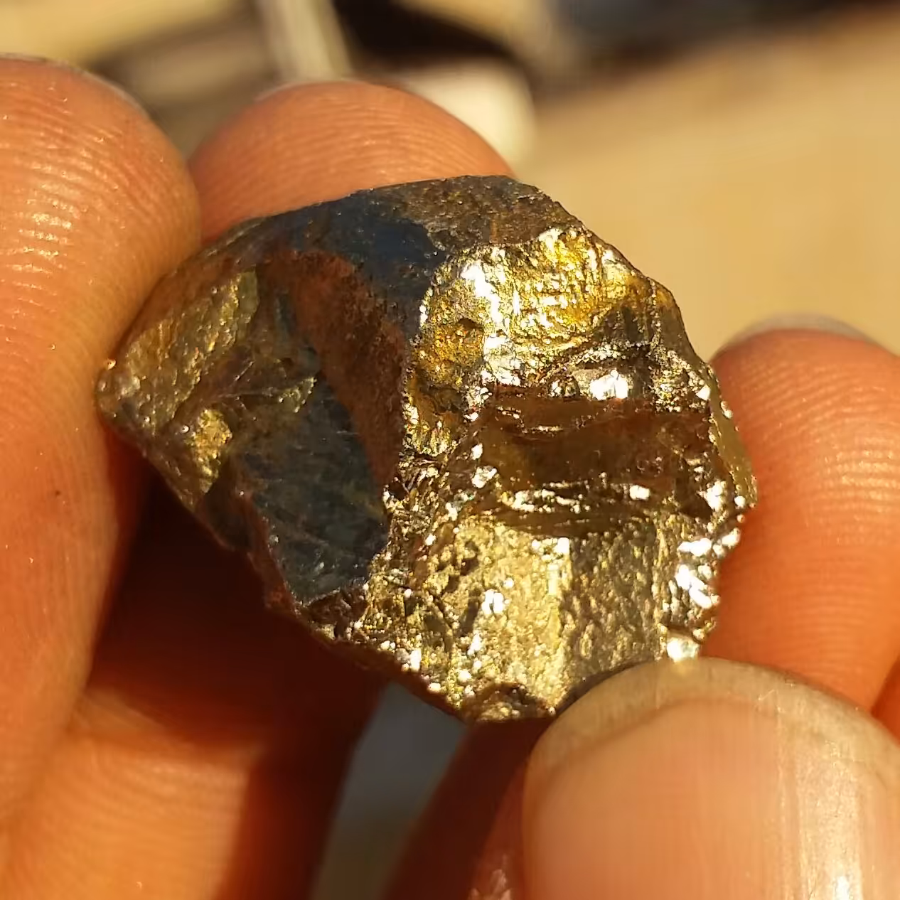 سنگ راف حبه شده پیریت طلایی ملقب به سنگ طلا 100 در 100 طبیعی شاهکار خلقت
بی نظییییییر
کد 8912