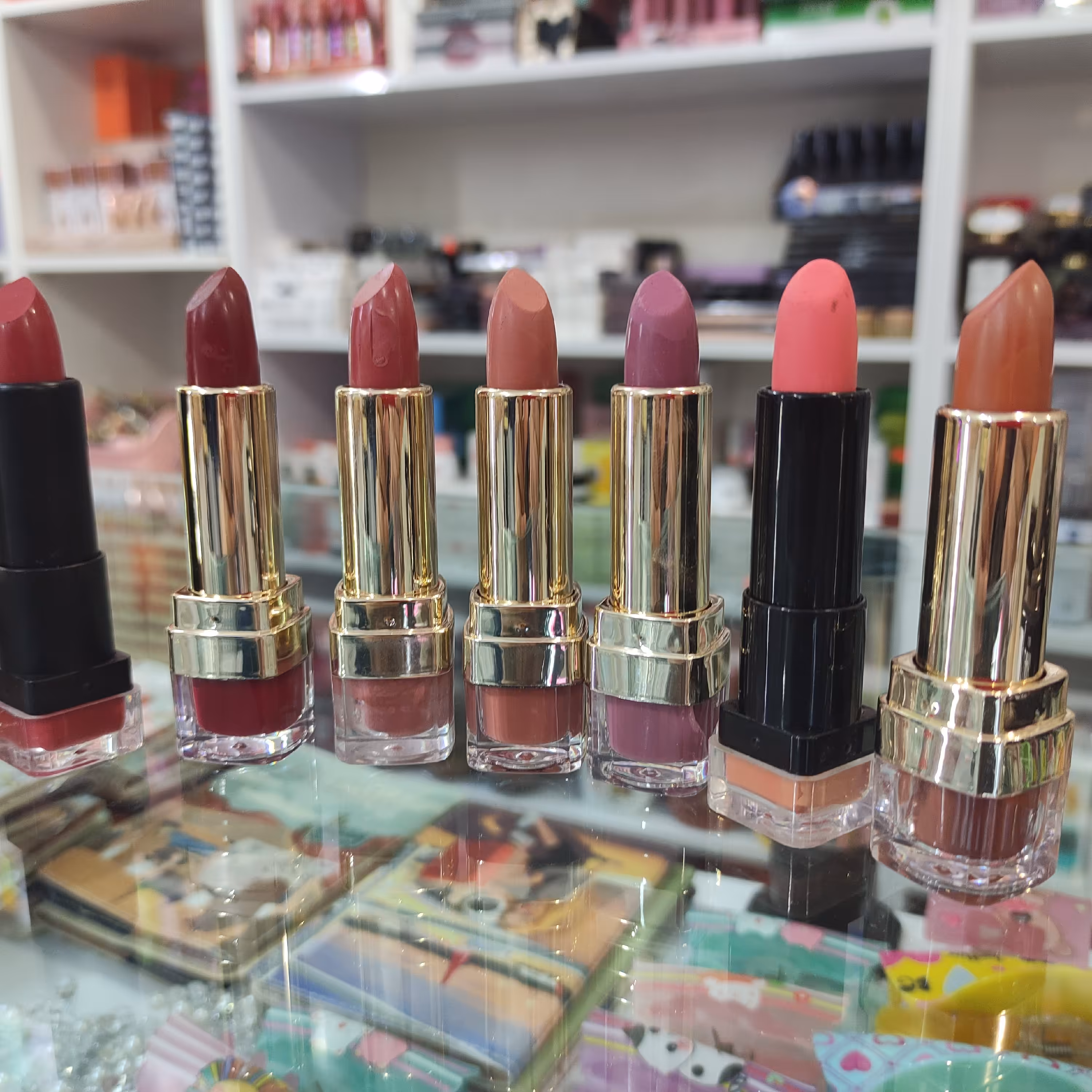 رژ لب جامد لاواری با کیفیت و عالی ،شماره 634