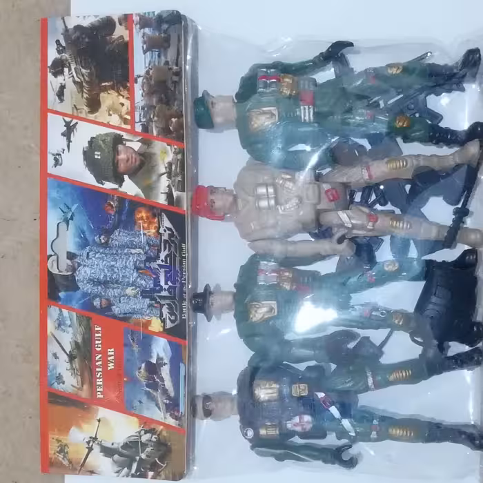 اسباب بازی سرباز 4عددی با اسلحه وتجهیزات 