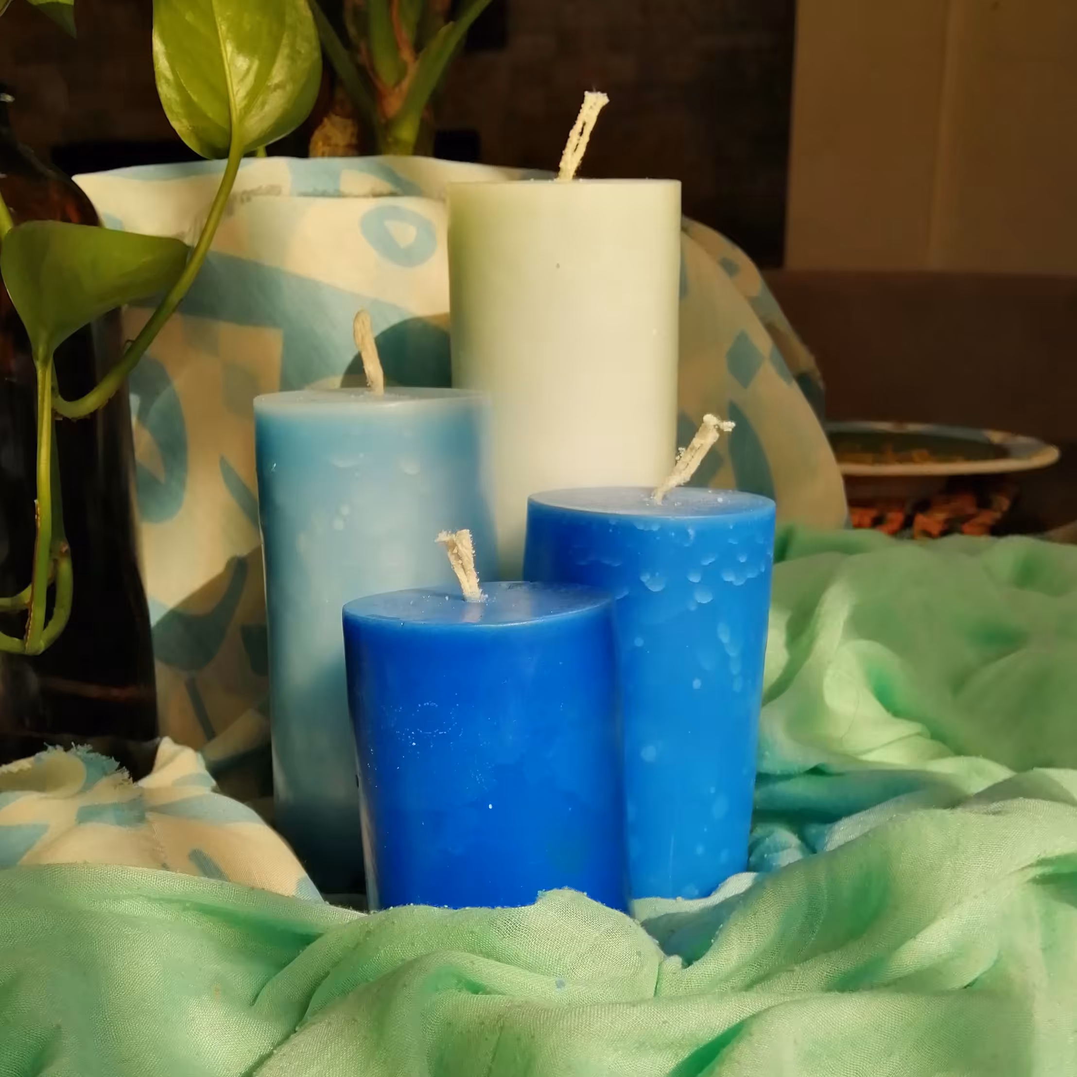 مجموعه 4تکه ی شمع های زیباباتم آبی. بلندترین قد این مجموعه 20سانت وکوتاه ترین 10سانت میباشد