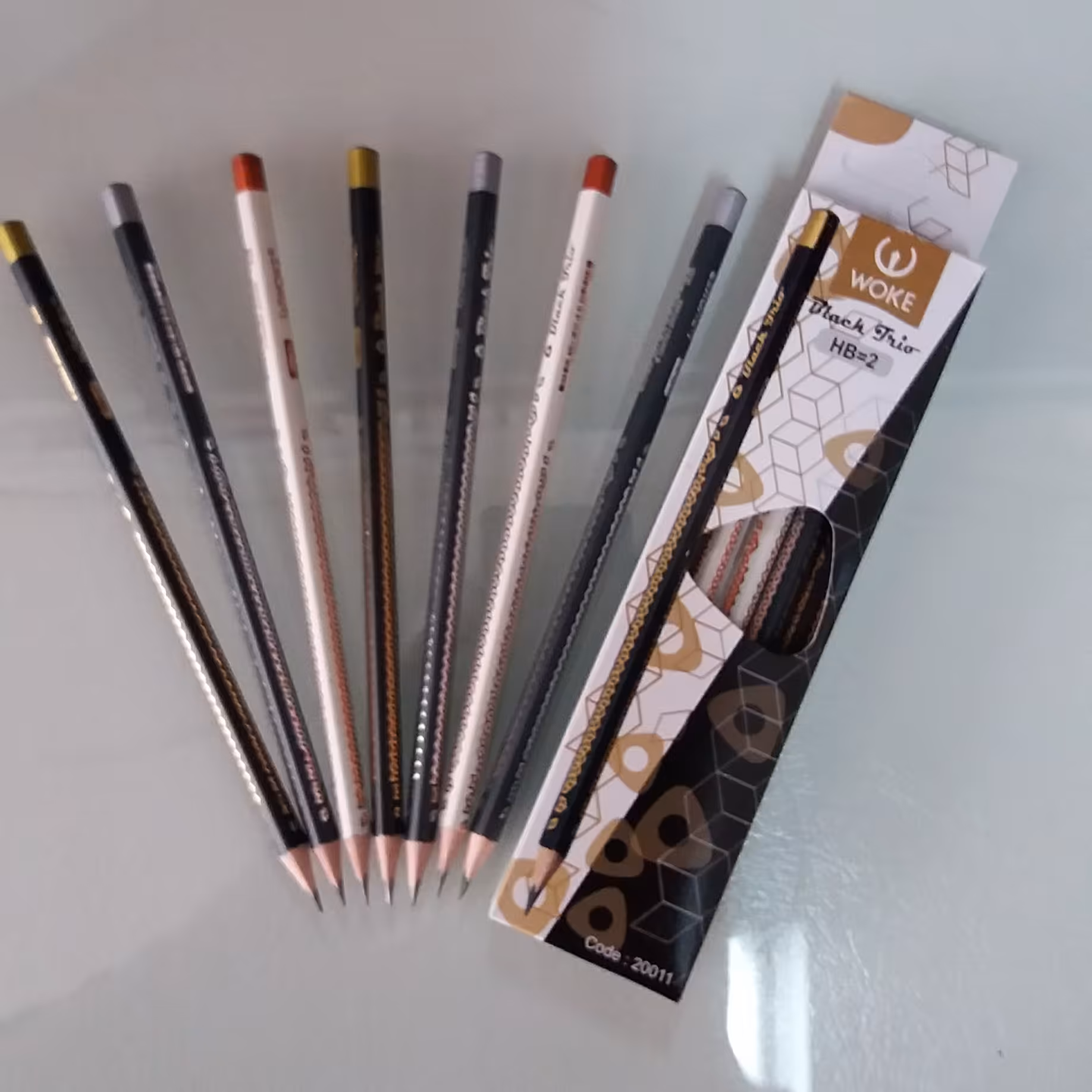 لوازم تحریر (مداد مشکی وک - تولید در ایران )سه گوش HB2 بسته 12 عددی