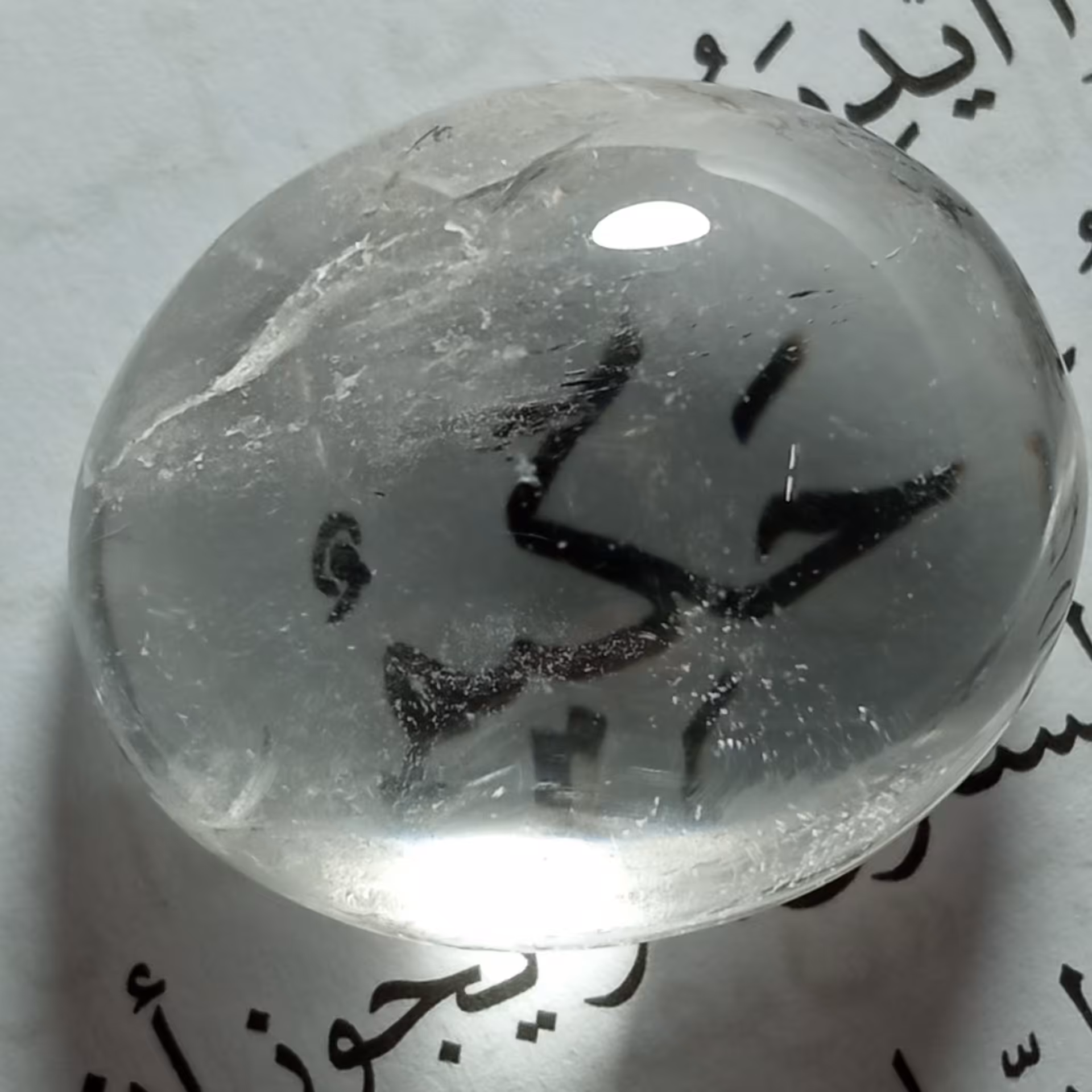 نگین در نجفی اصل شفاف تراش دامله بسیار زیبا سایز حدود ببست و یک در هفده