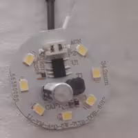 برد5وات خازن دار بدون فیلیکر وپرش نور مناسب تولید بک لایت وهالوژن این محصول نور بسیار خوبی دارد