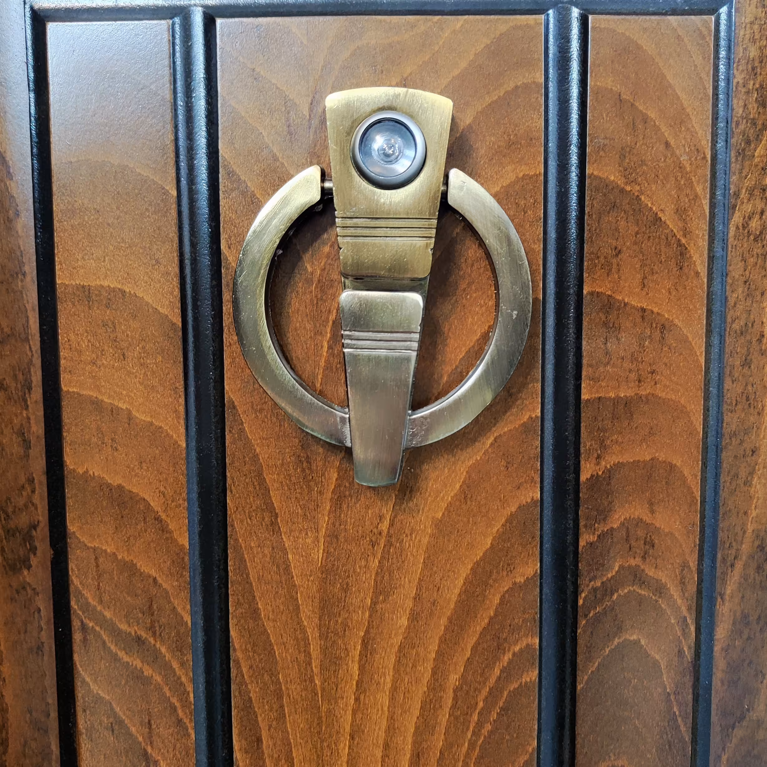 چشمی و درکوب زیتونی درب ورودی