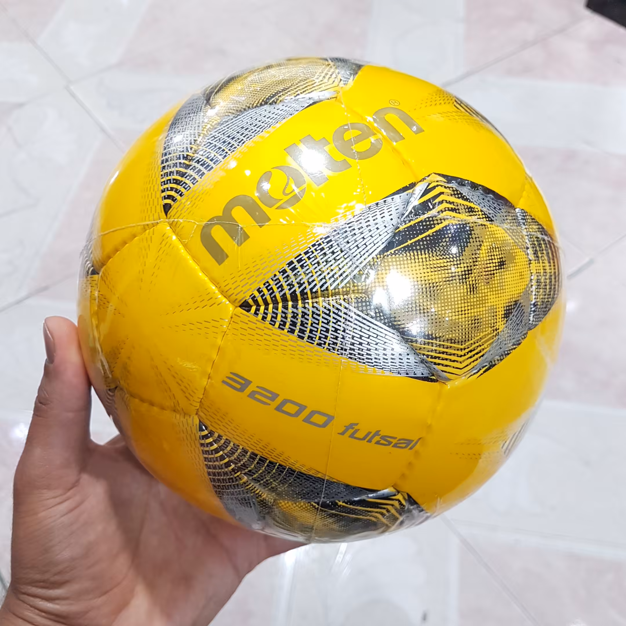 توپ فوتسال مولتن molten اصل شناسنامه دار اورجینال 