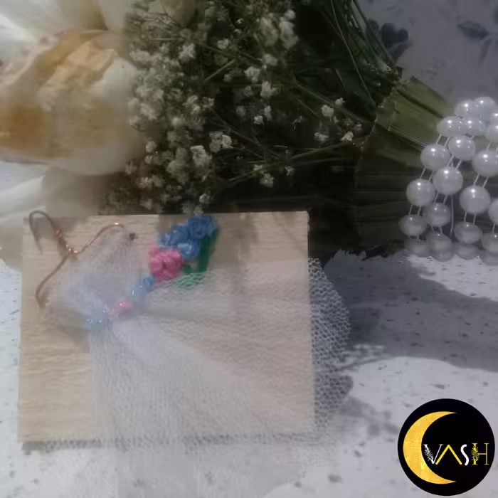 گیفت عروس گلدوزی شده روی چوب