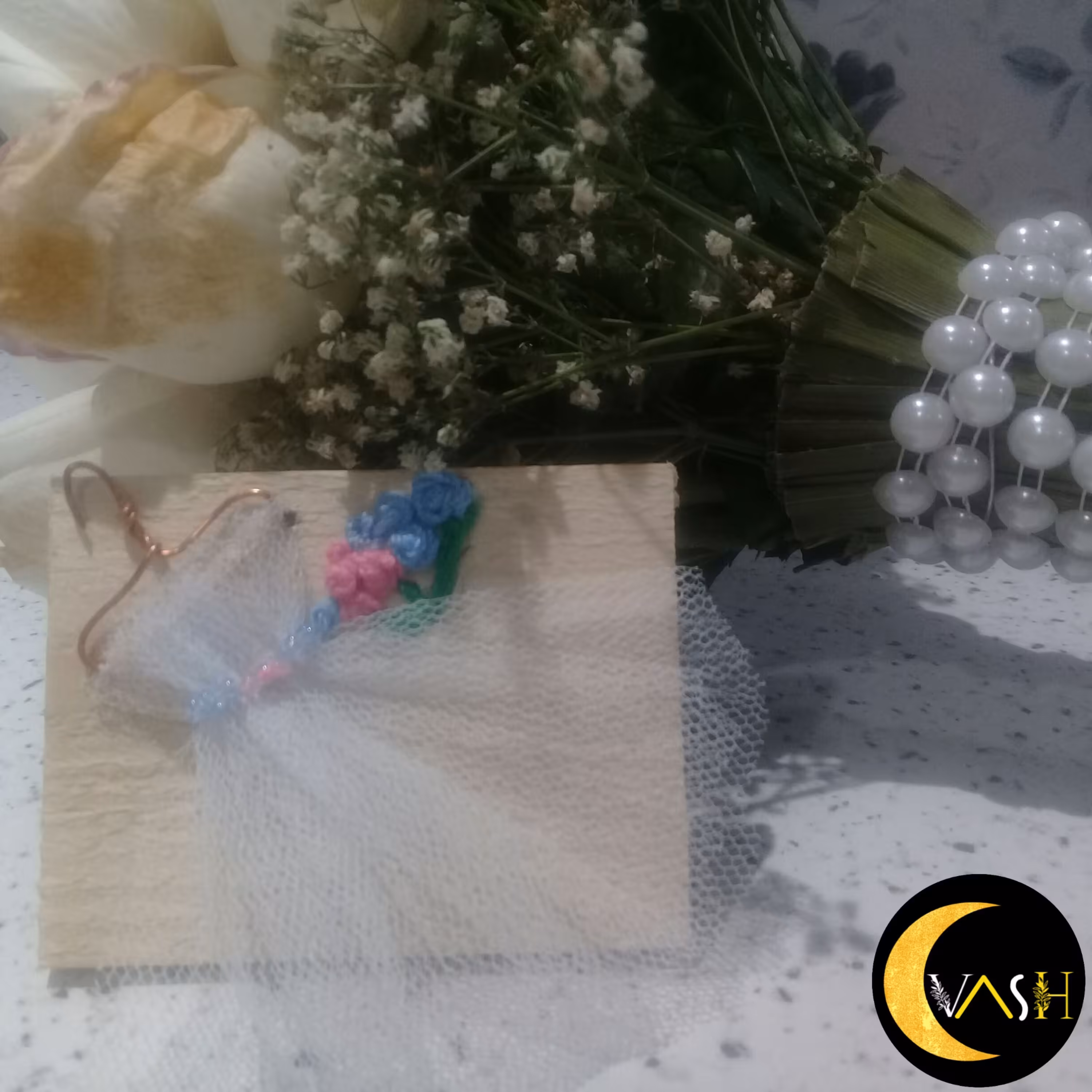 گیفت عروس گلدوزی شده روی چوب