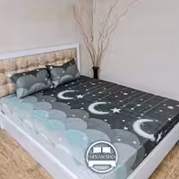 نیم ست ملافه کشدار خوشخواب  روتختی دونفره طرح ماه و ستاره طوسی  3 تکه نخی ( ملافه کشدوز  ) 180