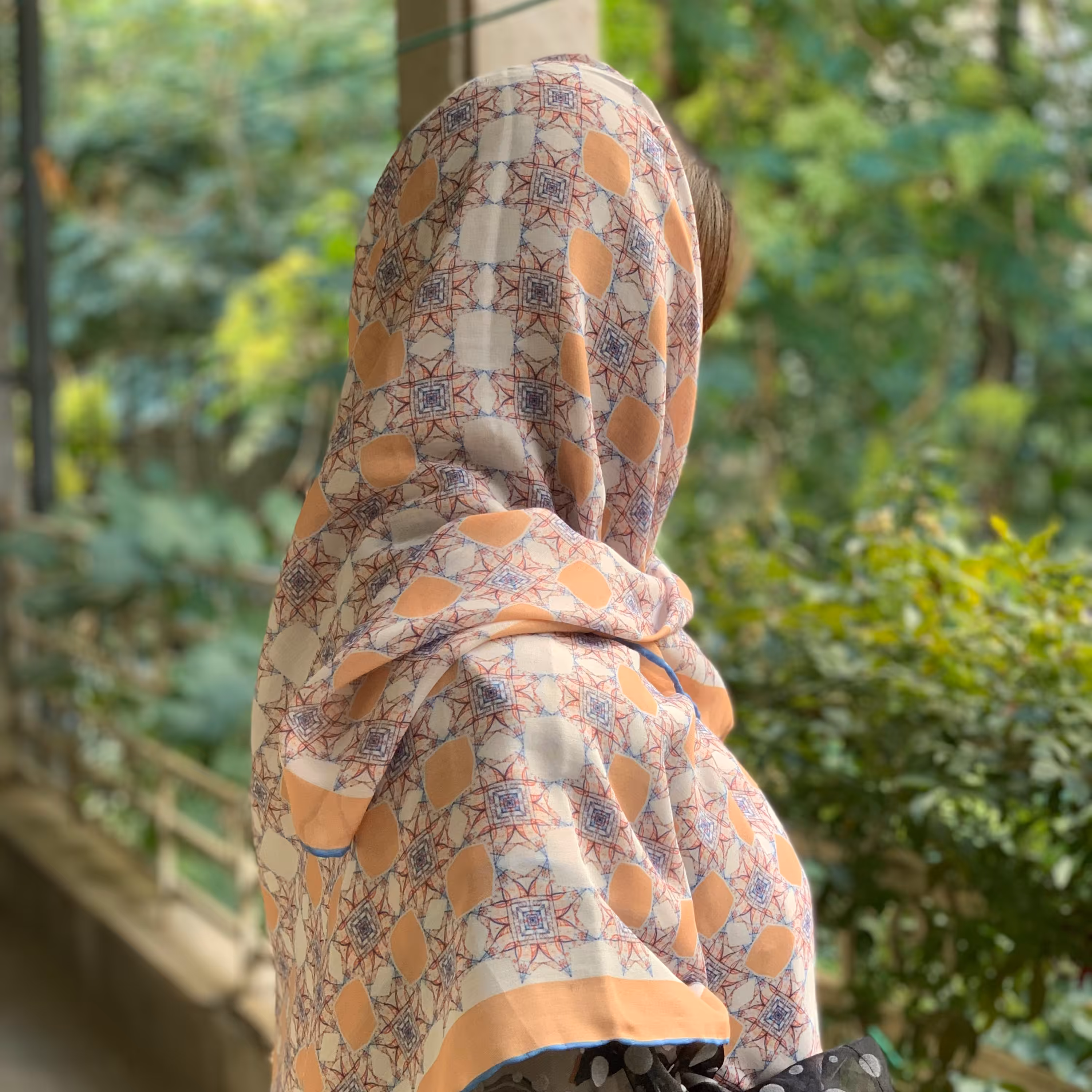 روسری طرح هندسی ابعاد 120 جنس وال خنک و سبک